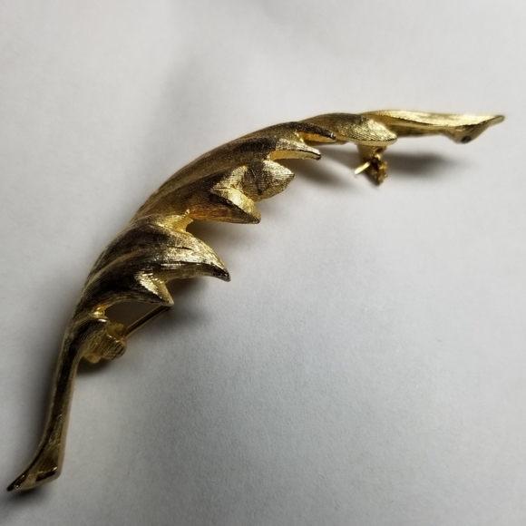 Vintage Ledo 1961 feather brooch pin gold tone leaf - Picture 4 of 12